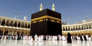 طواف کعبه پس از کسب عشق و ایثار درعرفات و منا+نماهنگ