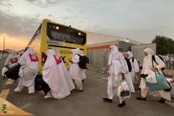 وقوف زائران بیت‌الله‌الحرام در سرزمین مشعرالحرام  3