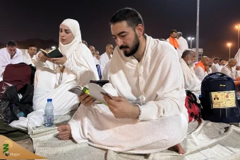 وقوف زائران بیت‌الله‌الحرام در سرزمین مشعرالحرام  9