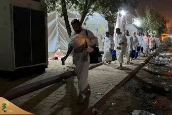 وقوف زائران بیت‌الله‌الحرام در سرزمین مشعرالحرام  4