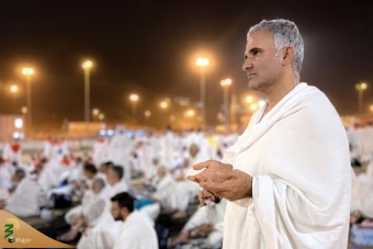 وقوف زائران بیت‌الله‌الحرام در سرزمین مشعرالحرام  12