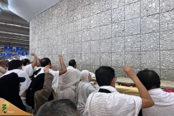 مناسک حج تمتع  زائران بیت‌الله‌الحرام در روز عید قربان 29