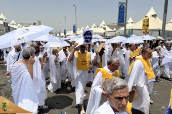 مناسک حج تمتع  زائران بیت‌الله‌الحرام در روز عید قربان 14