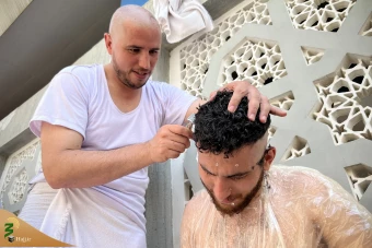 مناسک حج تمتع  زائران بیت‌الله‌الحرام در روز عید قربان 24