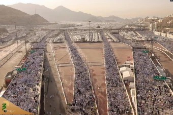 مناسک حج تمتع  زائران بیت‌الله‌الحرام در روز عید قربان 17