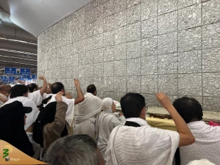 Beginning of Stone-Throwing Ceremony on Eid al-Adha in Mena 2