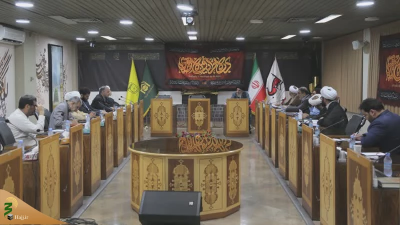 به میزبانی بعثه مقام معظم رهبری در تهران 

نشست مشترک ستاد فرهنگی اربعین در ایران و عراق برگزار شد  3