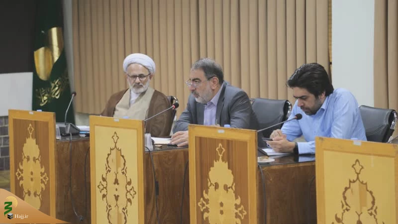 به میزبانی بعثه مقام معظم رهبری در تهران 

نشست مشترک ستاد فرهنگی اربعین در ایران و عراق برگزار شد  4