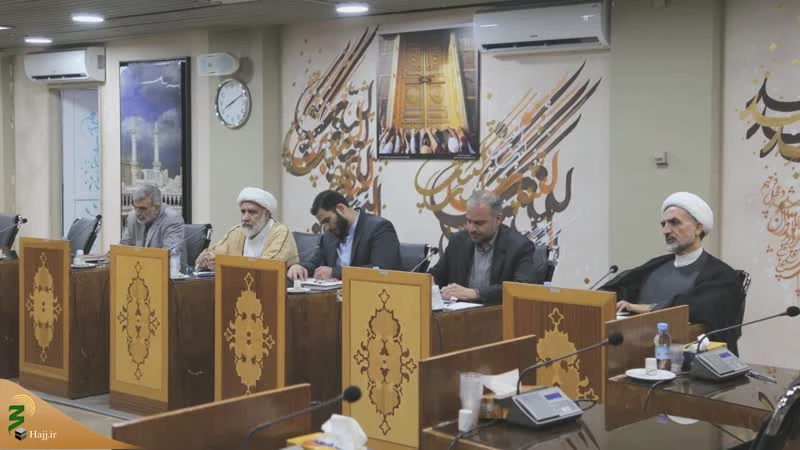 به میزبانی بعثه مقام معظم رهبری در تهران 

نشست مشترک ستاد فرهنگی اربعین در ایران و عراق برگزار شد  5
