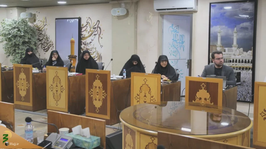 به میزبانی بعثه مقام معظم رهبری در تهران 

نشست مشترک ستاد فرهنگی اربعین در ایران و عراق برگزار شد  6