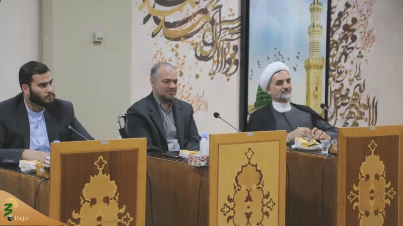 به میزبانی بعثه مقام معظم رهبری در تهران 

نشست مشترک ستاد فرهنگی اربعین در ایران و عراق برگزار شد  9