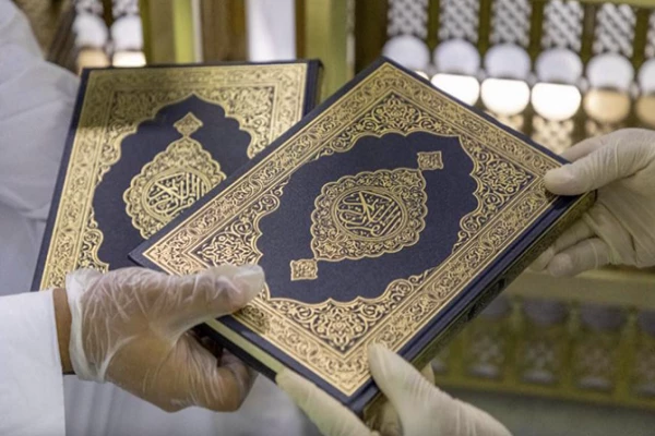 توزیع ترجمه قرآن به 77 زبان در میان حجاج بیت‌الله الحرام 2