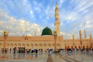 سفر حجاج ایرانی با قطار و اتوبوس به مدینه