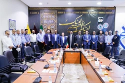 حجت الاسلام والمسلمین نواب ؛

معاونت توسعه پیشران سایرمعاونت هاست+ عکس 3