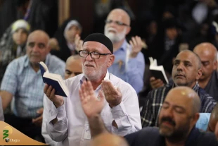 اقامة مراسم قراءة دعاء کمیل بمشارکة الحجاج الایرانیین فی المکة المکرمة. 2