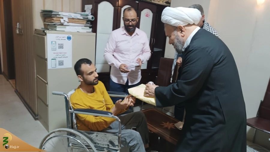 دیدار مسئول دفتر نمایندگی بعثه مقام معظم رهبری در عراق با حافظ روشن دل و معلول قرآنی