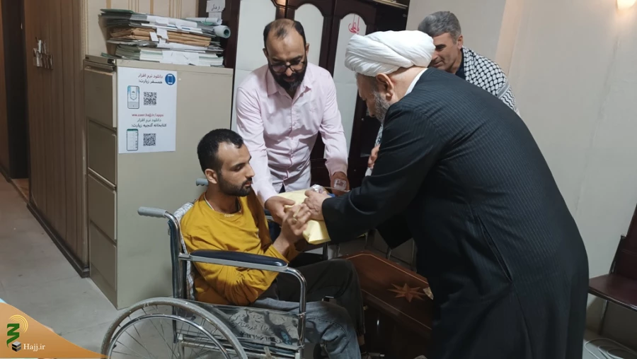 دیدار مسئول دفتر نمایندگی بعثه مقام معظم رهبری در عراق با حافظ روشن دل و معلول قرآنی