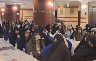 تبیین قرآنی اهمیت اطاعت از پیامبر(ص) در محفل انس و معرفت مدینه + فیلم 3