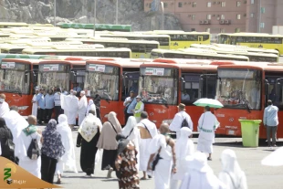 Head of Iranian Pilgrims Visits Intra-City Transport in Mecca 6