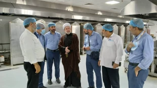 طبخ 6500 پُرس غذا در هر وعده غذایی در آشپزخانه «زین» مدینه 6