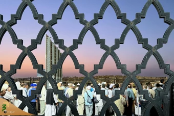 در آستان بقیع 2