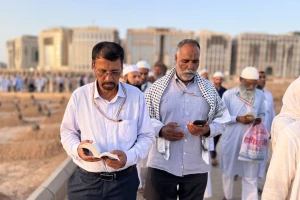 شب اشک و ذکر و دلتنگی