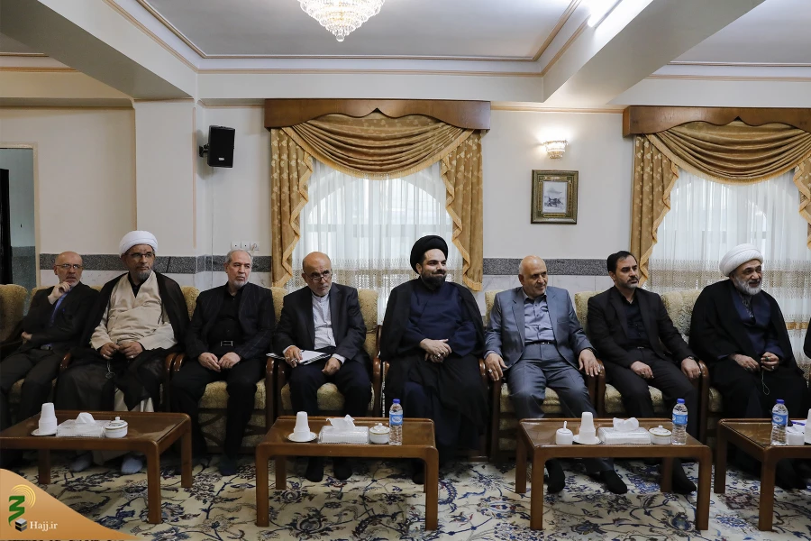حضور مسئولان حوزه حج و زیارت بر سر مزار شهید امیرعبداللهیان 13