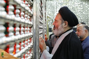 Iranian Pilgrims Head, Hajj Officials Pay Tribute to Martyred FM Amirabdollahian 5