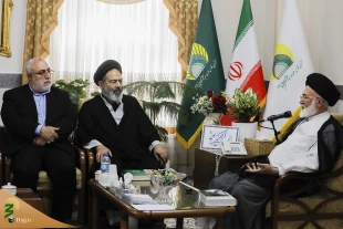 Iranian Pilgrims Head, Hajj Officials Pay Tribute to Martyred FM Amirabdollahian 6