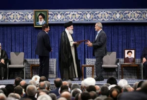 رهبر انقلاب در حکم تنفیذ آقای دکتر مسعود پزشکیان:

رای‌ ملت ایران به شخصیت فرزانه، صادق، مردمی و دانشمند را تنفیذ می‌کنم