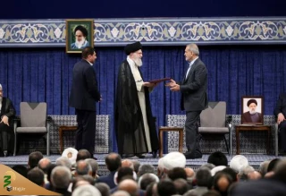 رهبر انقلاب در حکم تنفیذ آقای دکتر مسعود پزشکیان:

رای‌ ملت ایران به شخصیت فرزانه، صادق، مردمی و دانشمند را تنفیذ می‌کنم