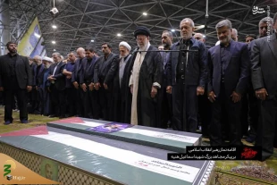 رهبر انقلاب بر پیکر شهید «اسماعیل هنیه» نماز اقامه کردند 2