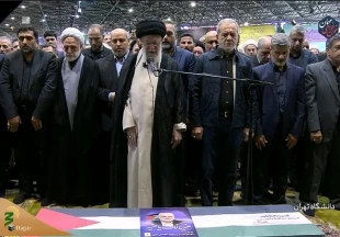 رهبر انقلاب بر پیکر شهید «اسماعیل هنیه» نماز اقامه کردند 3