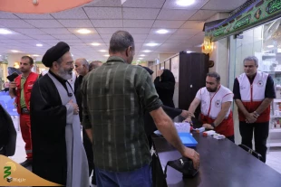 بازدید نماینده ولی فقیه در امور حج و زیارت از قرارگاه عملیات بهداشتی اربعین  جمعیت هلال احمر در کربلا 6