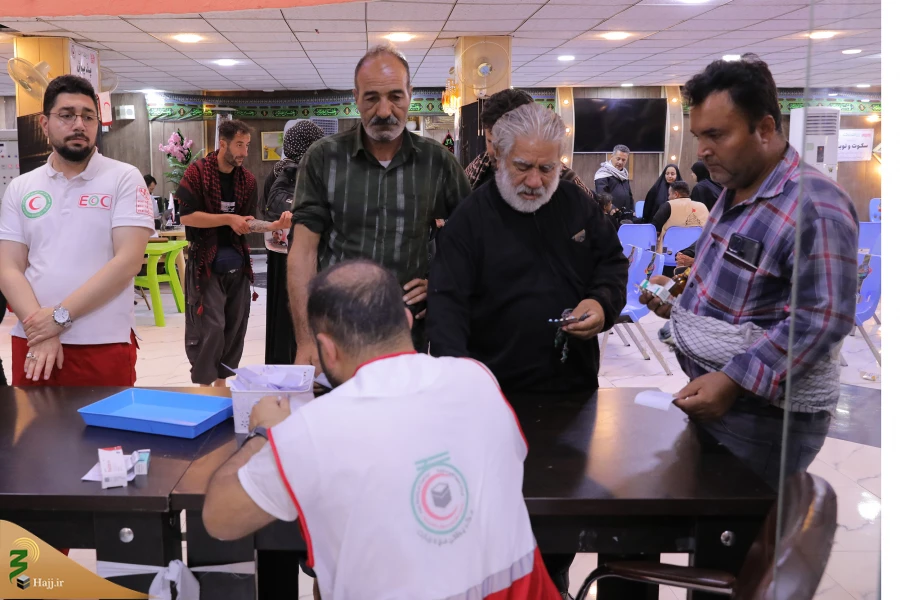 بازدید مسئولان بعثه و امورحج از قرارگاه عملیاتی هلال احمر کربلا  7
