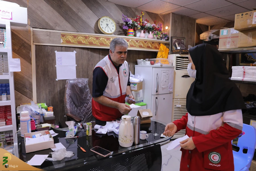 بازدید مسئولان بعثه و امورحج از قرارگاه عملیاتی هلال احمر کربلا  8
