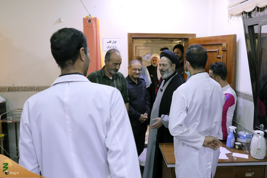بازدید مسئولان بعثه و امورحج از قرارگاه عملیاتی هلال احمر کربلا  11
