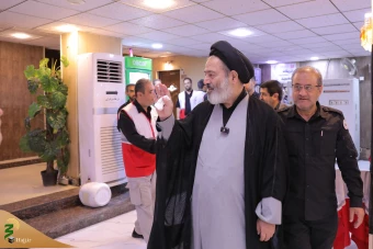 بازدید مسئولان بعثه و امورحج از قرارگاه عملیاتی هلال احمر کربلا  12