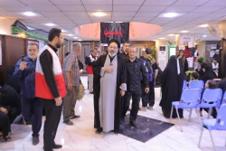بازدید مسئولان بعثه و امورحج از قرارگاه عملیاتی هلال احمر کربلا  13