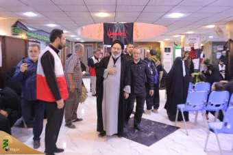 بازدید مسئولان بعثه و امورحج از قرارگاه عملیاتی هلال احمر کربلا  13