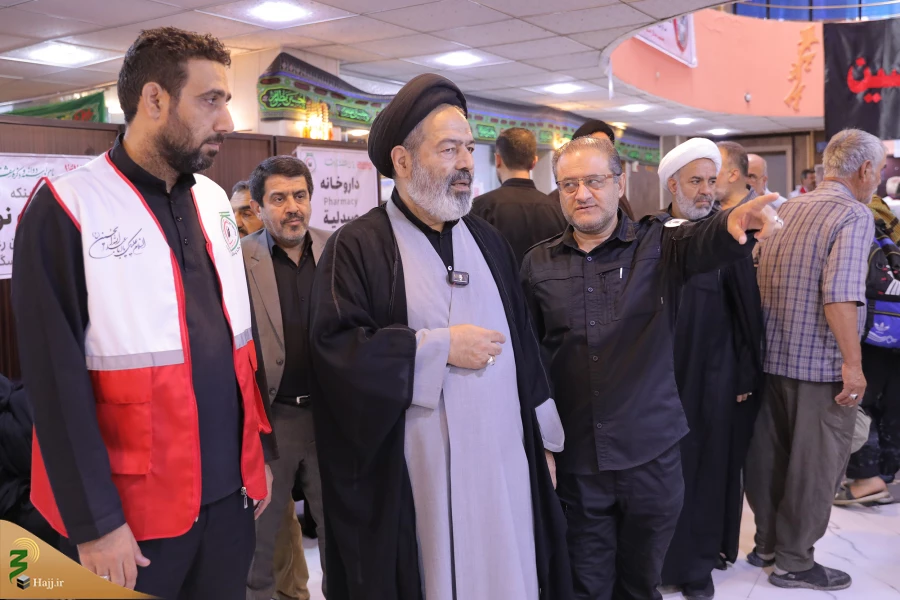 بازدید مسئولان بعثه و امورحج از قرارگاه عملیاتی هلال احمر کربلا  15