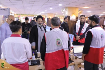 بازدید مسئولان بعثه و امورحج از قرارگاه عملیاتی هلال احمر کربلا  16