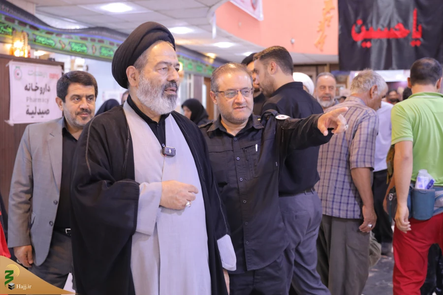 بازدید مسئولان بعثه و امورحج از قرارگاه عملیاتی هلال احمر کربلا  14
