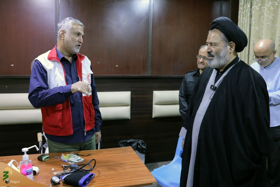 بازدید مسئولان بعثه و امورحج از قرارگاه عملیاتی هلال احمر کربلا  21