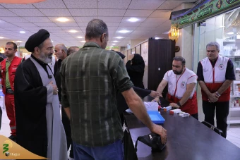 بازدید مسئولان بعثه و امورحج از قرارگاه عملیاتی هلال احمر کربلا  18