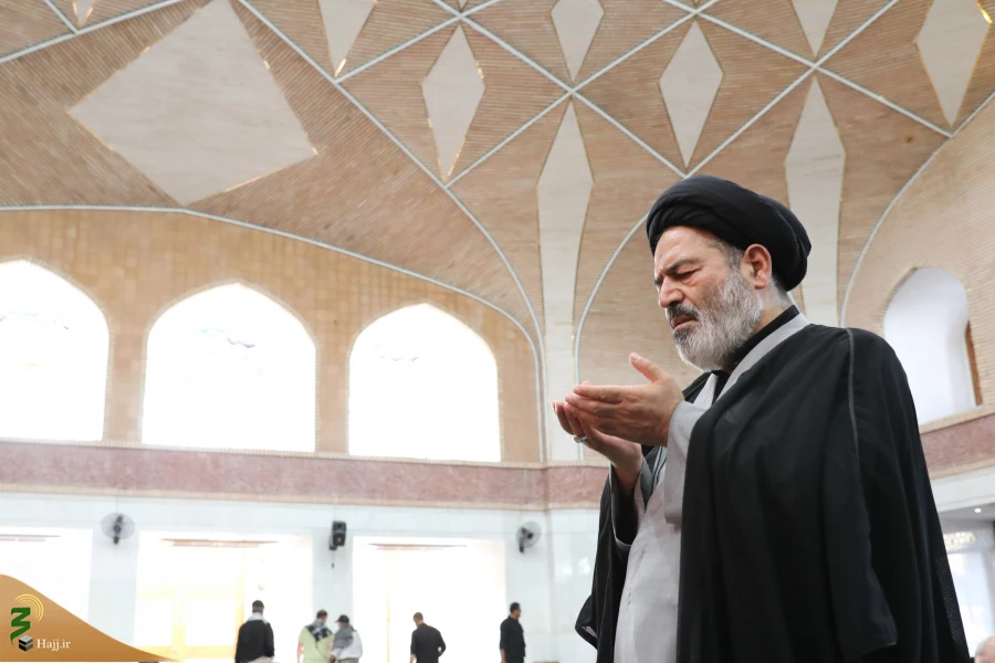 بازدید نماینده محترم ولی فقیه از مسجد و موکب های اطراف مسجد سهله و دیدار با تولیت مسجد سهله 18