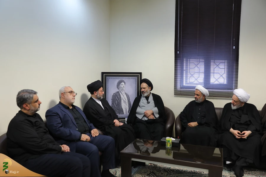 دیدار حجت الاسلام نواب با مسئول موسسه فرهنگی شهید محراب در نجف 7
