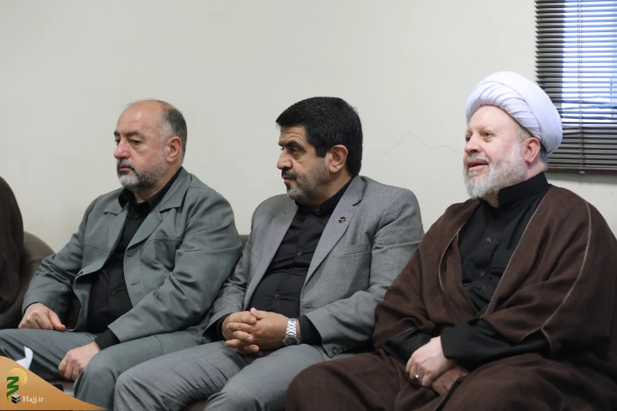 دیدار حجت الاسلام نواب با مسئول موسسه فرهنگی شهید محراب در نجف 8