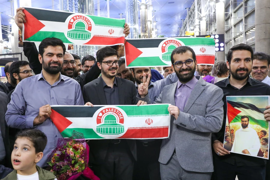 
بازگشت حاجی بازداشت‌شده در عربستان به وطن
 2