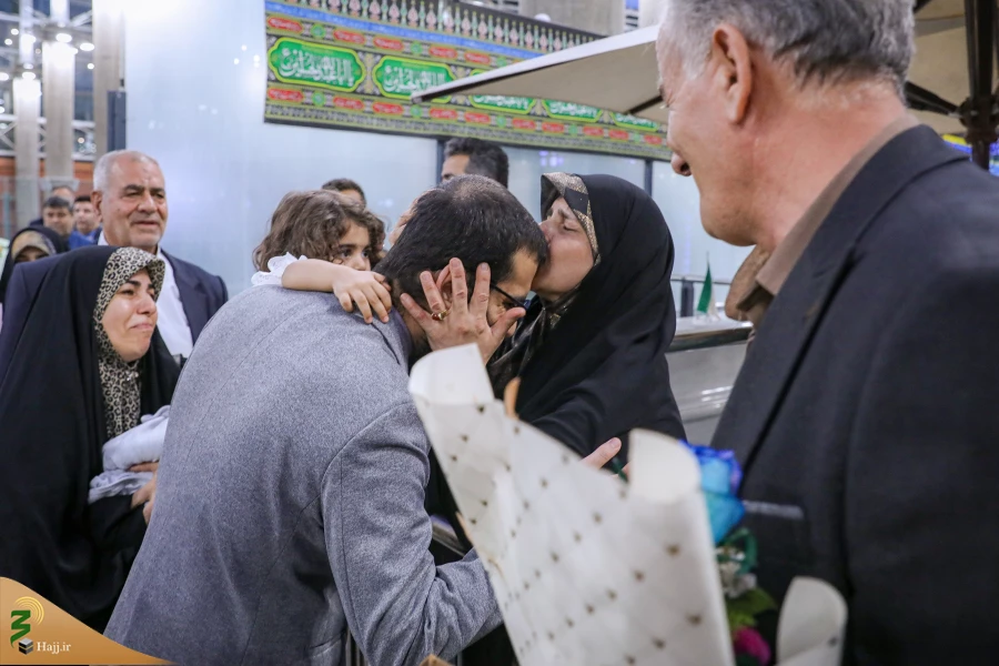 
بازگشت حاجی بازداشت‌شده در عربستان به وطن
 8